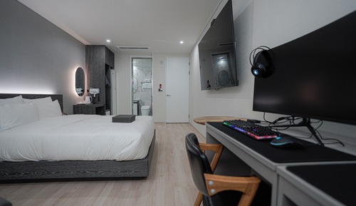 Suite High Specifications 2 PC Room