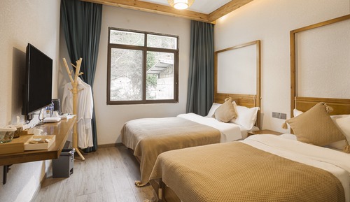 Habitación básica con 2 camas individuales