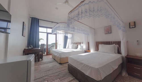Habitación triple Deluxe, patio, vistas al jardín