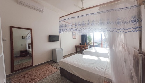 Habitación Deluxe con 2 camas individuales, balcón, vistas al mar