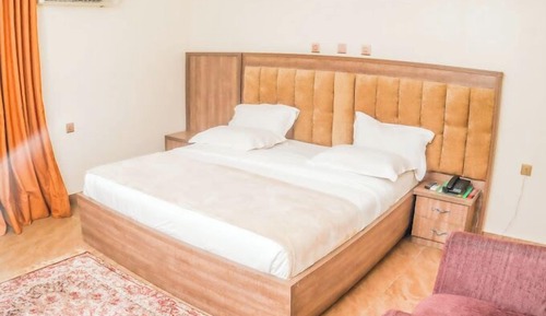 Habitación económica, balcón, vistas a la ciudad