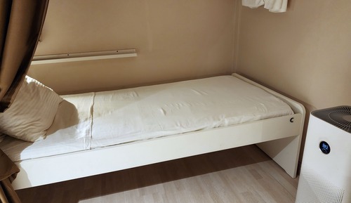 Dormitorio compartido, solo para mujeres, no fumadores