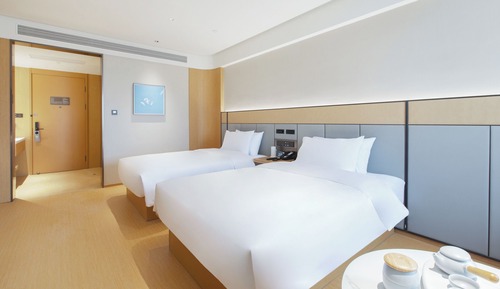 Habitación sénior con 1 cama doble o 2 individuales, vistas a la ciudad
