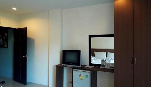 Habitación estándar con 1 cama doble o 2 individuales, balcón, vistas a la colina