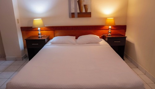 Habitación básica doble, 1 cama de matrimonio, vistas al patio