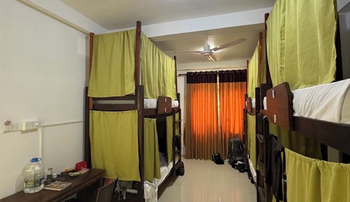Dormitorio compartido básico, dormitorio mixto