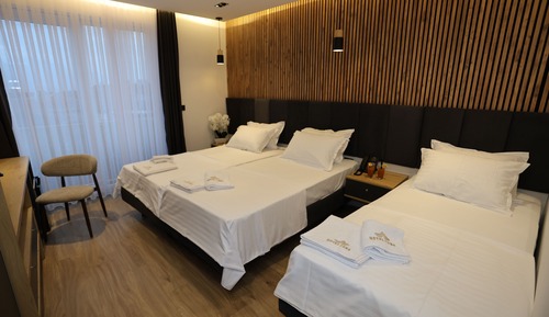 Habitación triple Confort, balcón, vistas a la ciudad