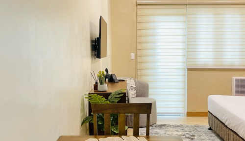 Estudio básico, 1 cama de matrimonio, no fumadores, balcón