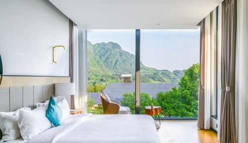Habitación Confort doble, 1 cama de matrimonio, baño privado, vistas a la colina
