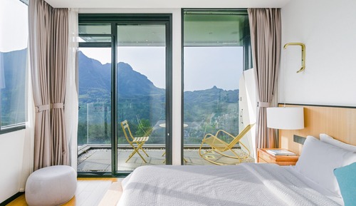 Habitación económica doble, 1 cama de matrimonio, baño privado, vistas a la colina