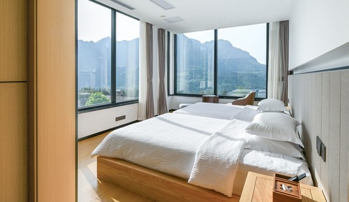 Habitación Confort con 2 camas individuales, 2 camas dobles, baño privado, vistas a la montaña