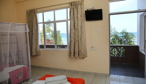 Habitación triple Deluxe, balcón, vistas a la playa