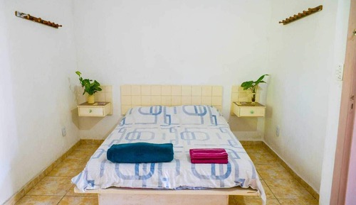 Habitación básica con 1 cama doble o 2 individuales