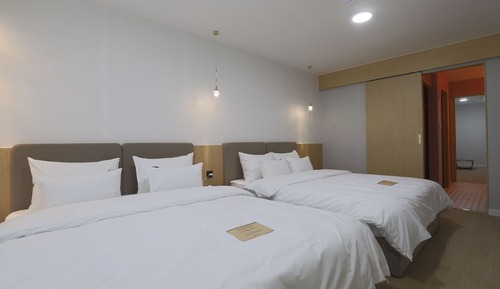 Main Building - Unique Suite Twin