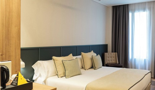 Habitación Deluxe con 1 cama doble o 2 individuales, vistas a la ciudad