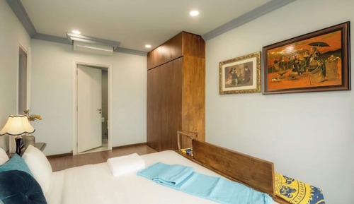 Apartamento superior, 2 habitaciones, cocina, vistas a la ciudad