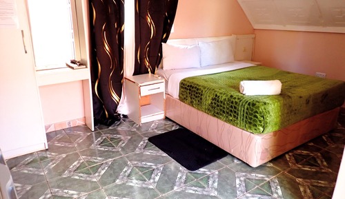 Habitación Confort con 1 cama doble o 2 individuales
