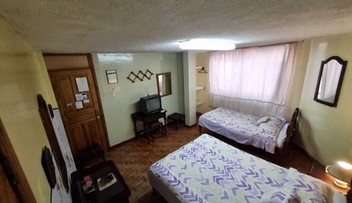 Habitación básica con 2 camas individuales
