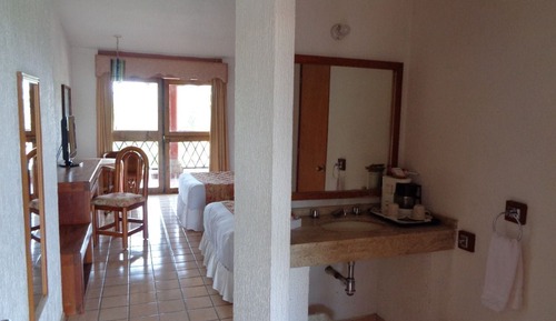 Habitación básica doble, 2 camas de matrimonio