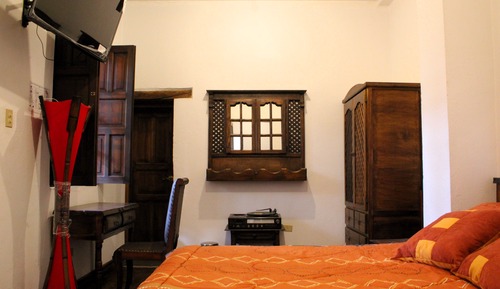 Apartamento clásico, varias camas, cocina, vistas a la ciudad