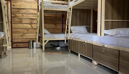 Dormitorio compartido superior, dormitorio mixto, vistas a la ciudad