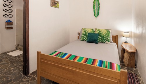 Habitación básica doble, 1 cama doble, vistas a la piscina