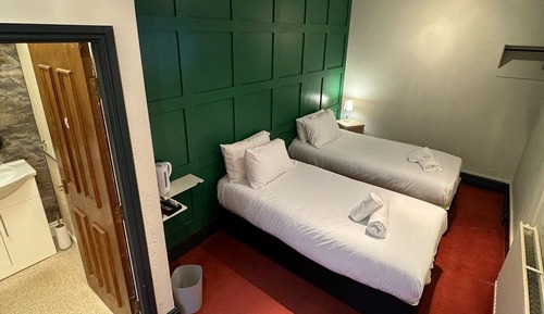 Habitación con 2 camas individuales