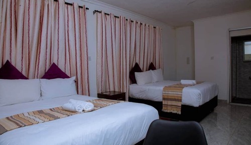Habitación básica con 1 cama doble o 2 individuales