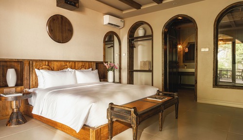 Habitación superior, 1 cama de matrimonio, vistas parciales al mar