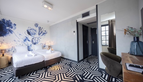 Habitación clásica con 1 cama doble o 2 individuales, vistas al puerto