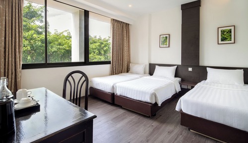 Habitación triple, vistas a la ciudad