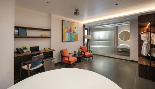 Habitación junior, 1 cama de matrimonio grande, balcón, vistas a la ciudad