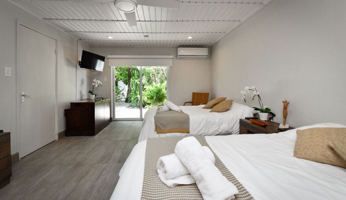 Habitación cuádruple Deluxe, vistas al jardín