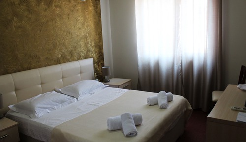 Habitación estándar doble, 1 cama doble, vistas a la ciudad