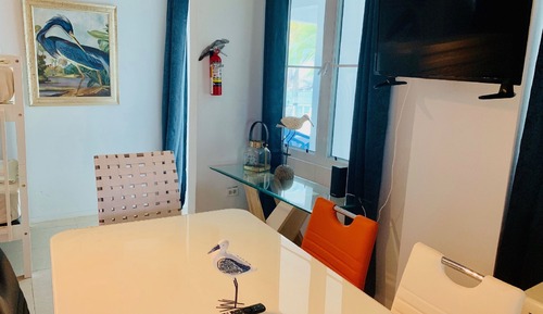VA 1a Romantic Villa / Kitchen / 1 Queen Size Bed & 1 Twin/Twin Bunk Bed, Partial Ocean View, Ocean