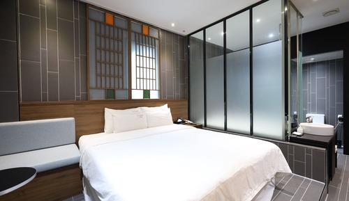 Habitación doble superior (Interior Design of a Room is Randomly)