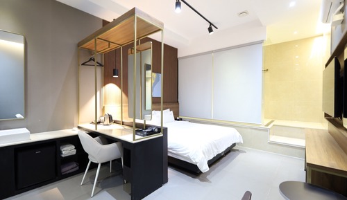 Royal Deluxe Room (Interior Design of a Room is Randomly Assigned Upon Check-in)