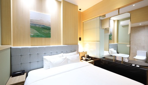 Habitación estándar doble (Interior Design of a Room is Randomly)