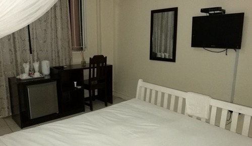 Habitación estándar con 1 cama doble o 2 individuales, 2 camas individuales, baño privado