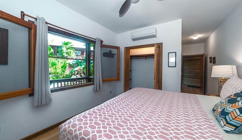Casa superior, 3 habitaciones, acceso a la piscina, junto a la piscina