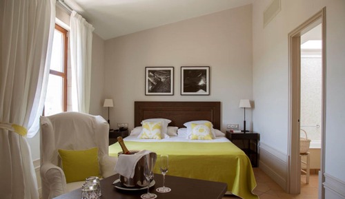 Habitación Prestige con 1 cama doble o 2 individuales, vistas al jardín