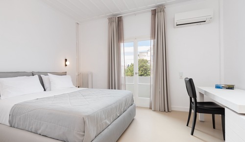 Habitación superior con 1 cama doble o 2 individuales, vistas a la ciudad