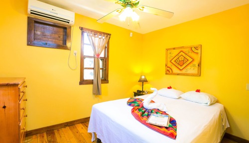 #15 & #16 (Queen Duplex With Extra Bed)