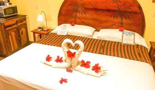 #6 (King Garden Cabana; Upstairs)