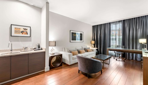 Habitación Deluxe (King Murphy Bed Parlor)