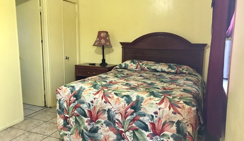 Room, 1 Queen Bed, Refrigerator & Microwave, Courtyard View