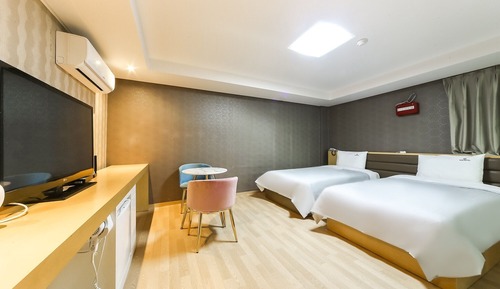 Room (Deluxe Twin)