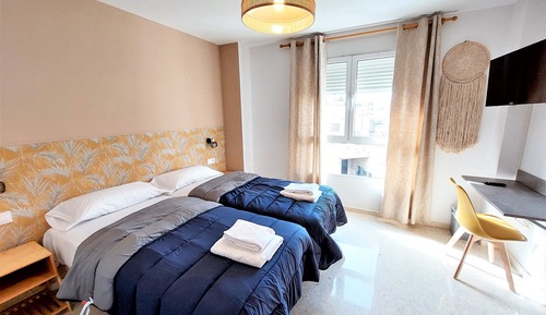 Habitación Confort con 2 camas individuales, baño compartido