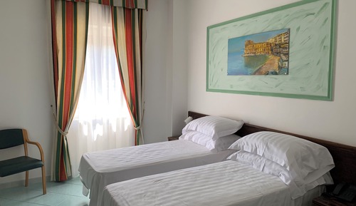 Habitación estándar con 1 cama doble o 2 individuales