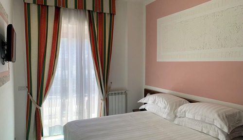 Habitación estándar con 1 cama doble o 2 individuales, balcón
